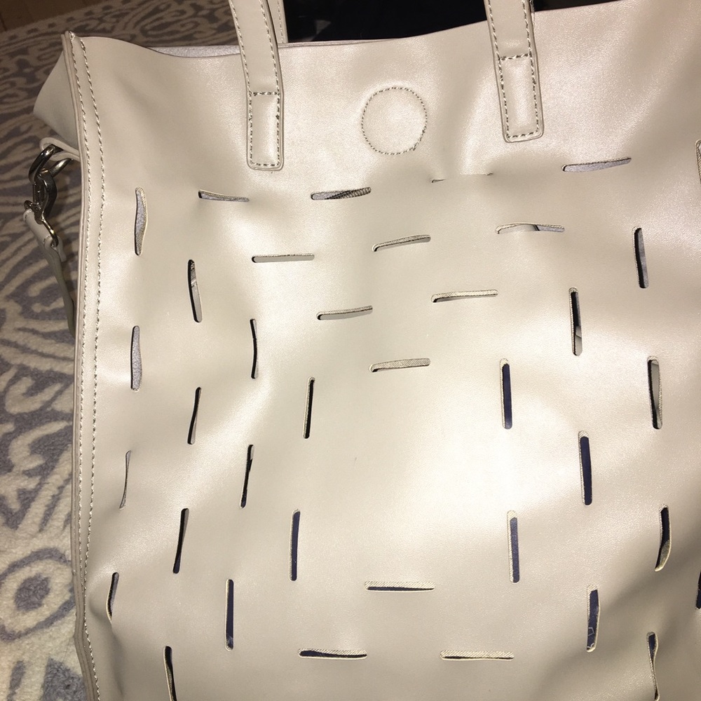 Tote - Picture 3 of 3